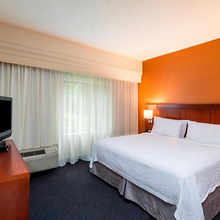 Courtyard By Marriott Atlanta Buford Mall Of Georgia Exterior photo