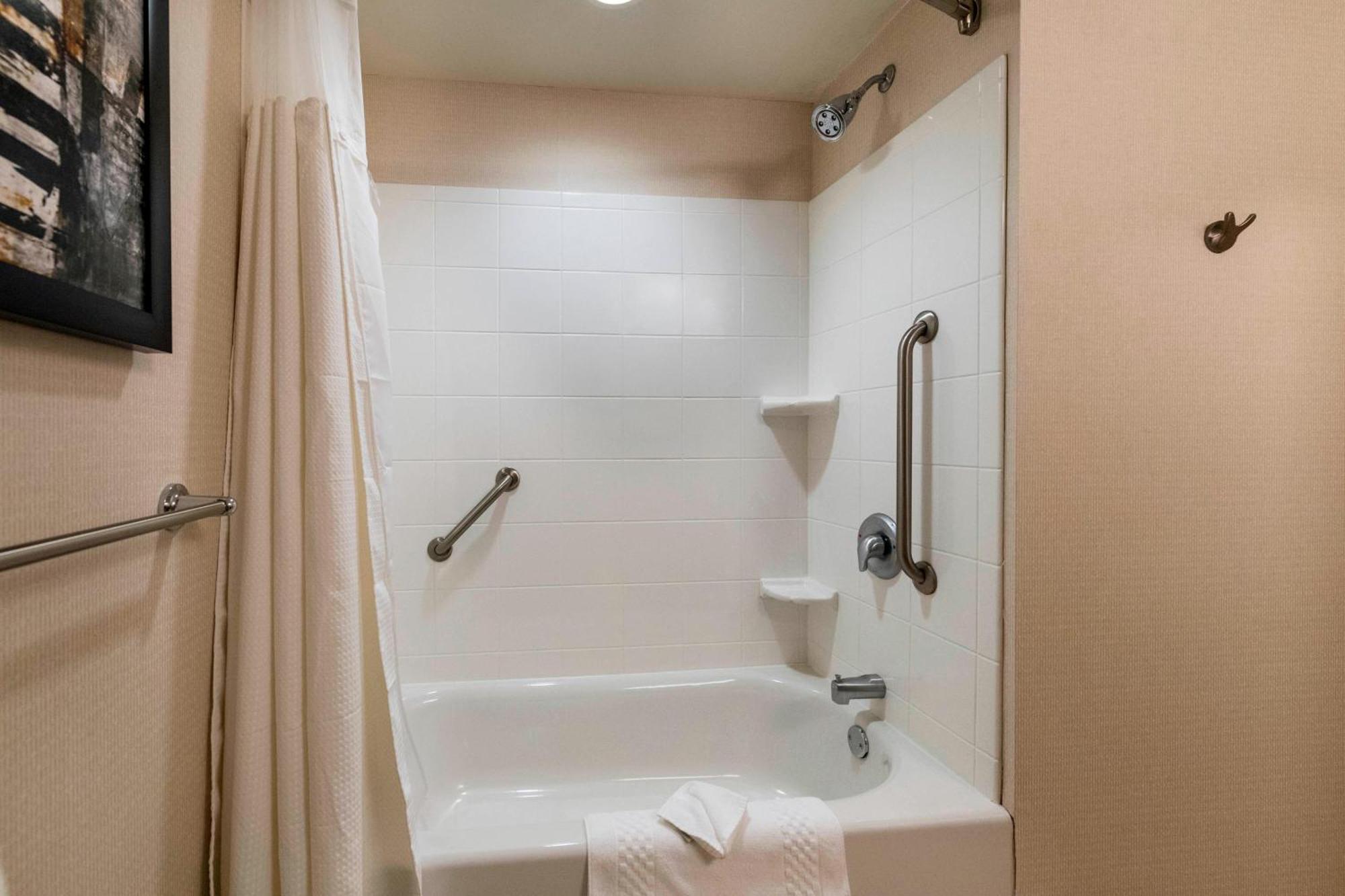 Courtyard By Marriott Atlanta Buford Mall Of Georgia Exterior photo
