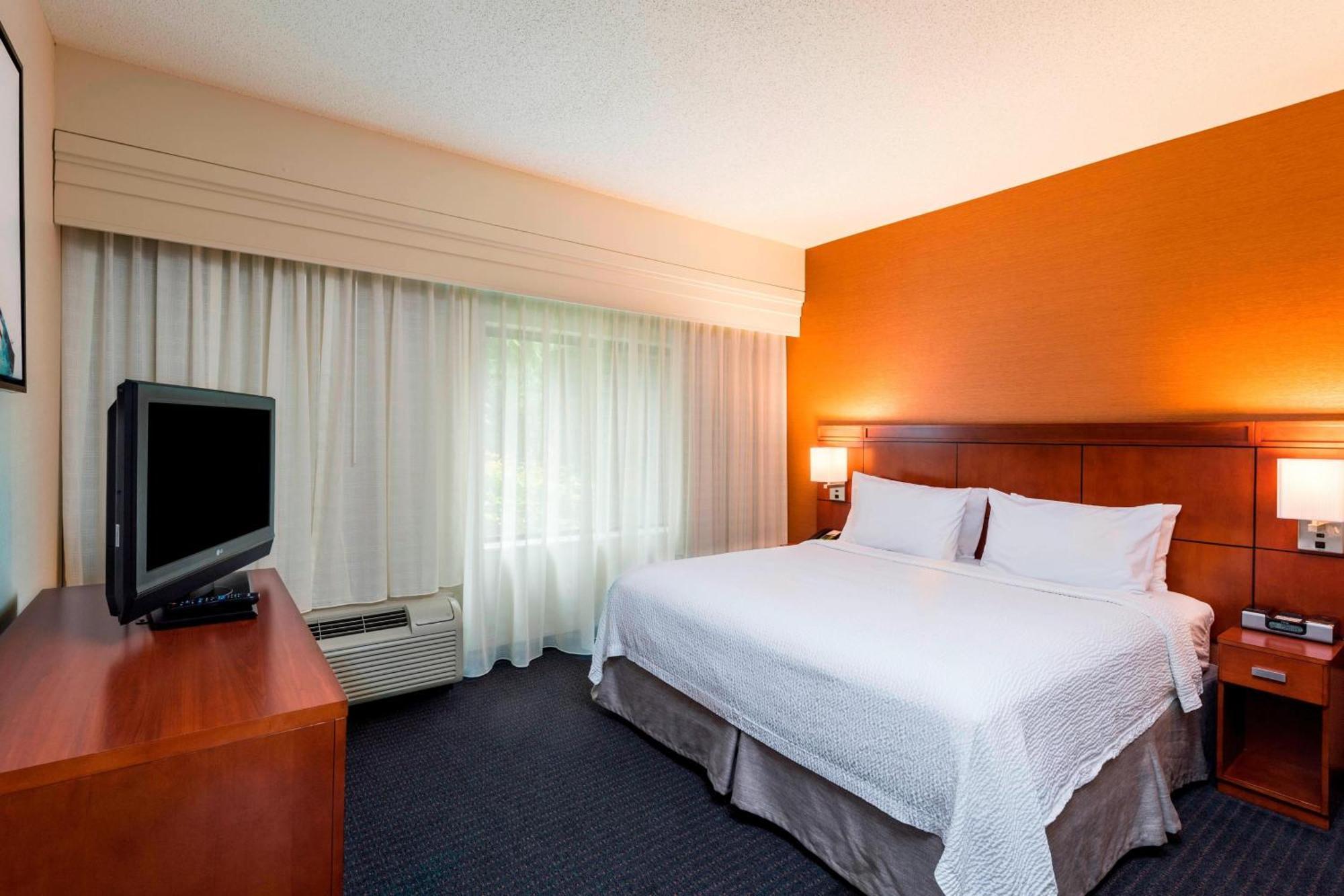 Courtyard By Marriott Atlanta Buford Mall Of Georgia Exterior photo