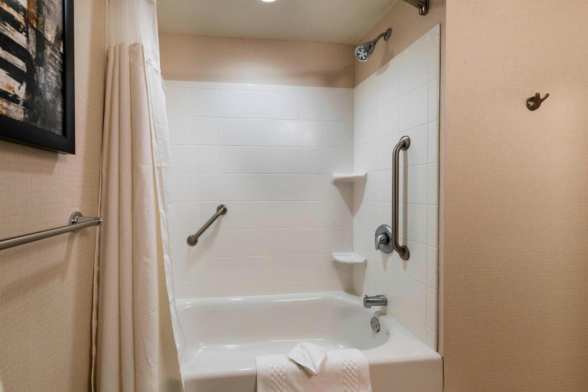 Courtyard By Marriott Atlanta Buford Mall Of Georgia Exterior photo