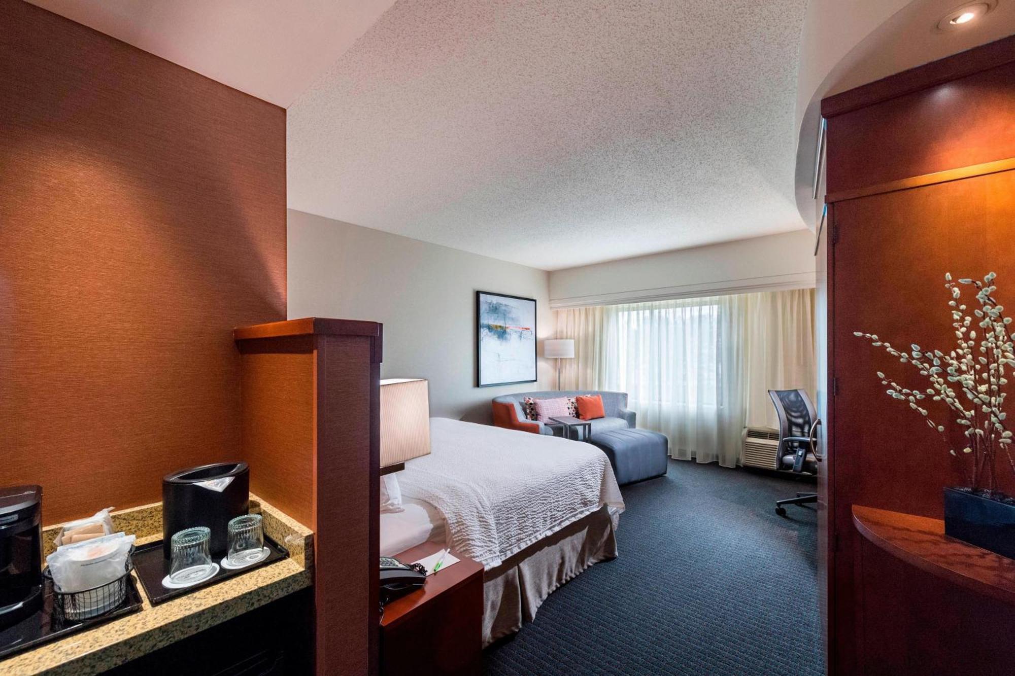 Courtyard By Marriott Atlanta Buford Mall Of Georgia Exterior photo