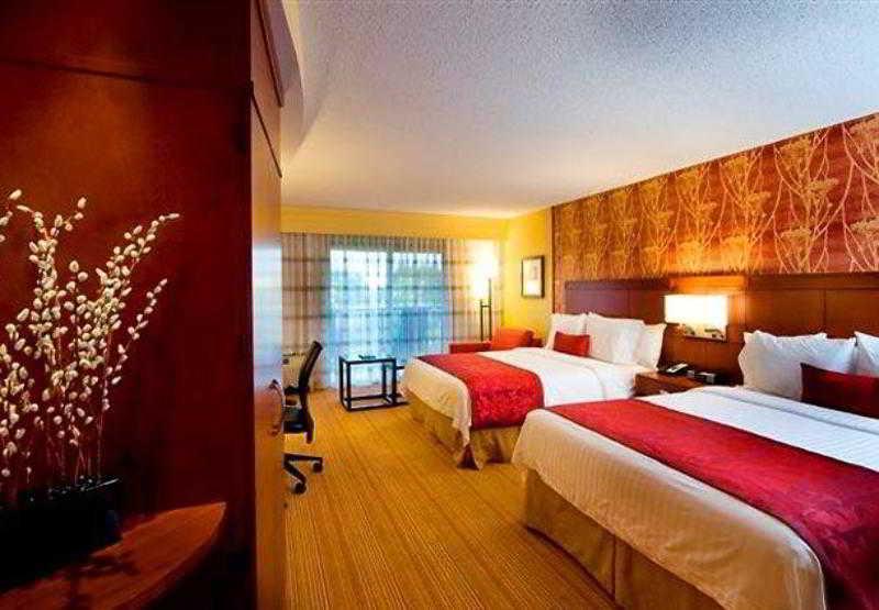 Courtyard By Marriott Atlanta Buford Mall Of Georgia Room photo